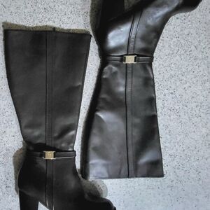 Giani Bernini Black Leather Knee-High Heeled Boots Buckle Extended Calf New 9.5